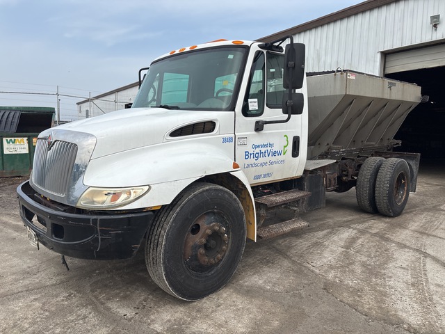 2006 International 4300 4x2 Spreader Truck
