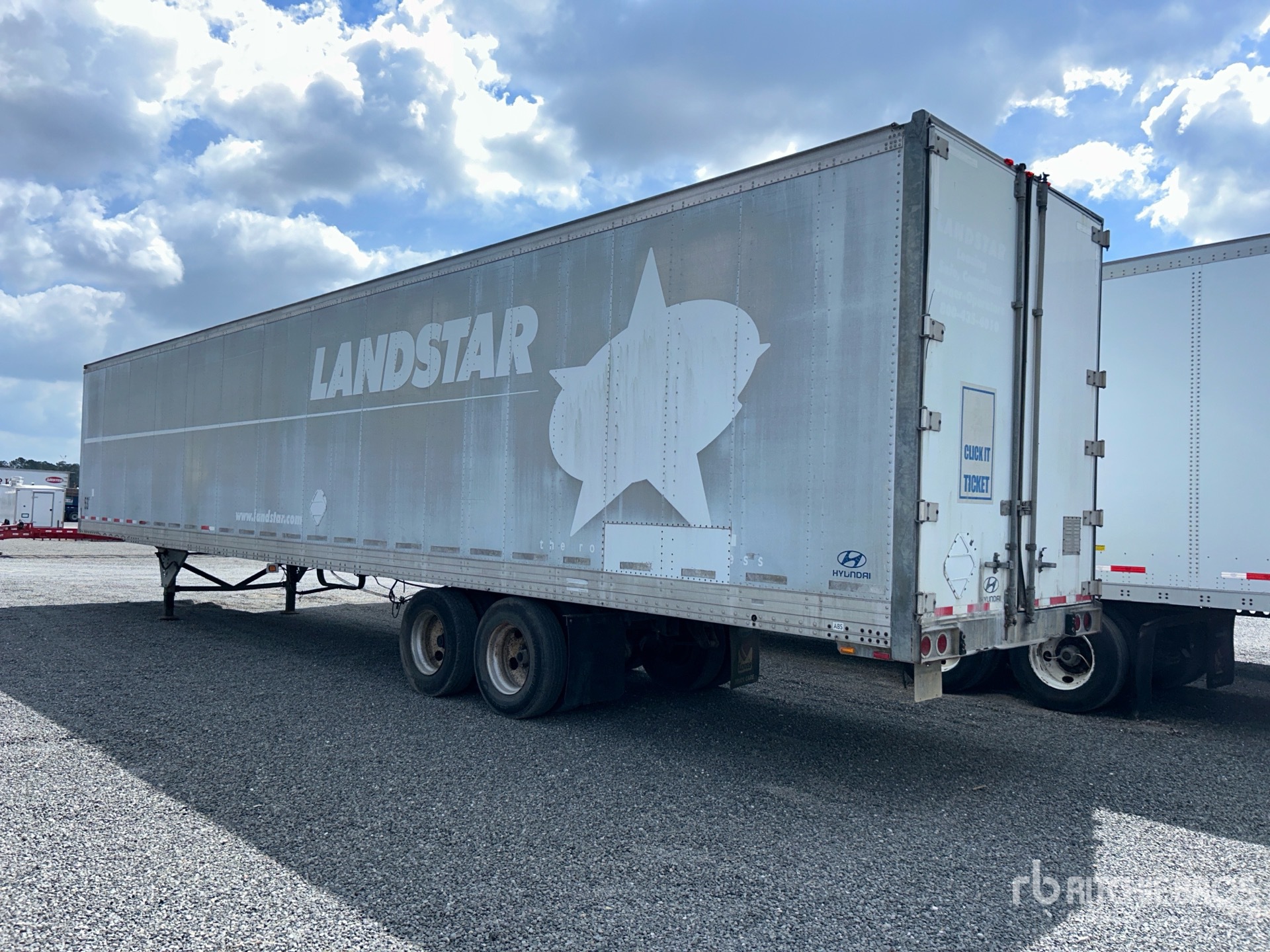 General Appearance with Foto, angolo posteriore sinistro