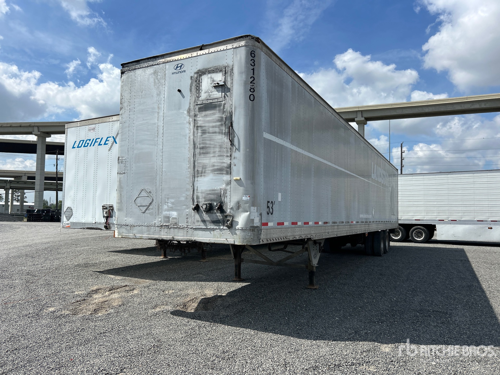 General Appearance with Foto, angolo anteriore sinistro