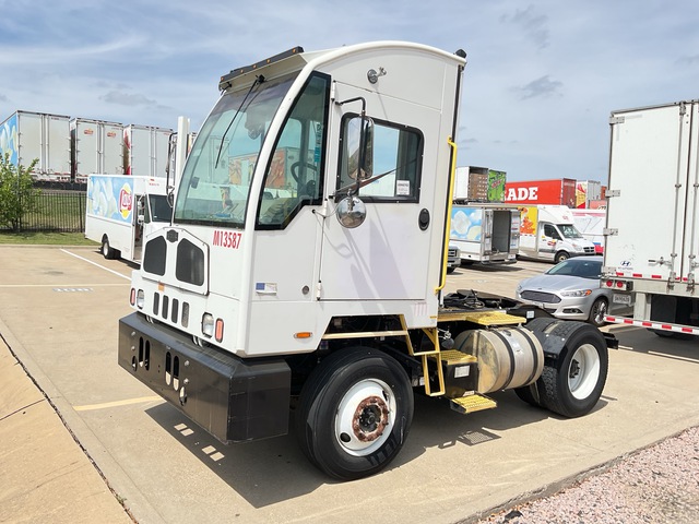 2017 Autocar XSpotter 4x2 Spotter Truck (Inoperable) 2017 Autocar XSpotter 4x2 Spotter Truck (Inoperable)