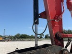 Hydraulics with Thumb Cylinder