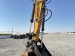 Hydraulics with Thumb Cylinder