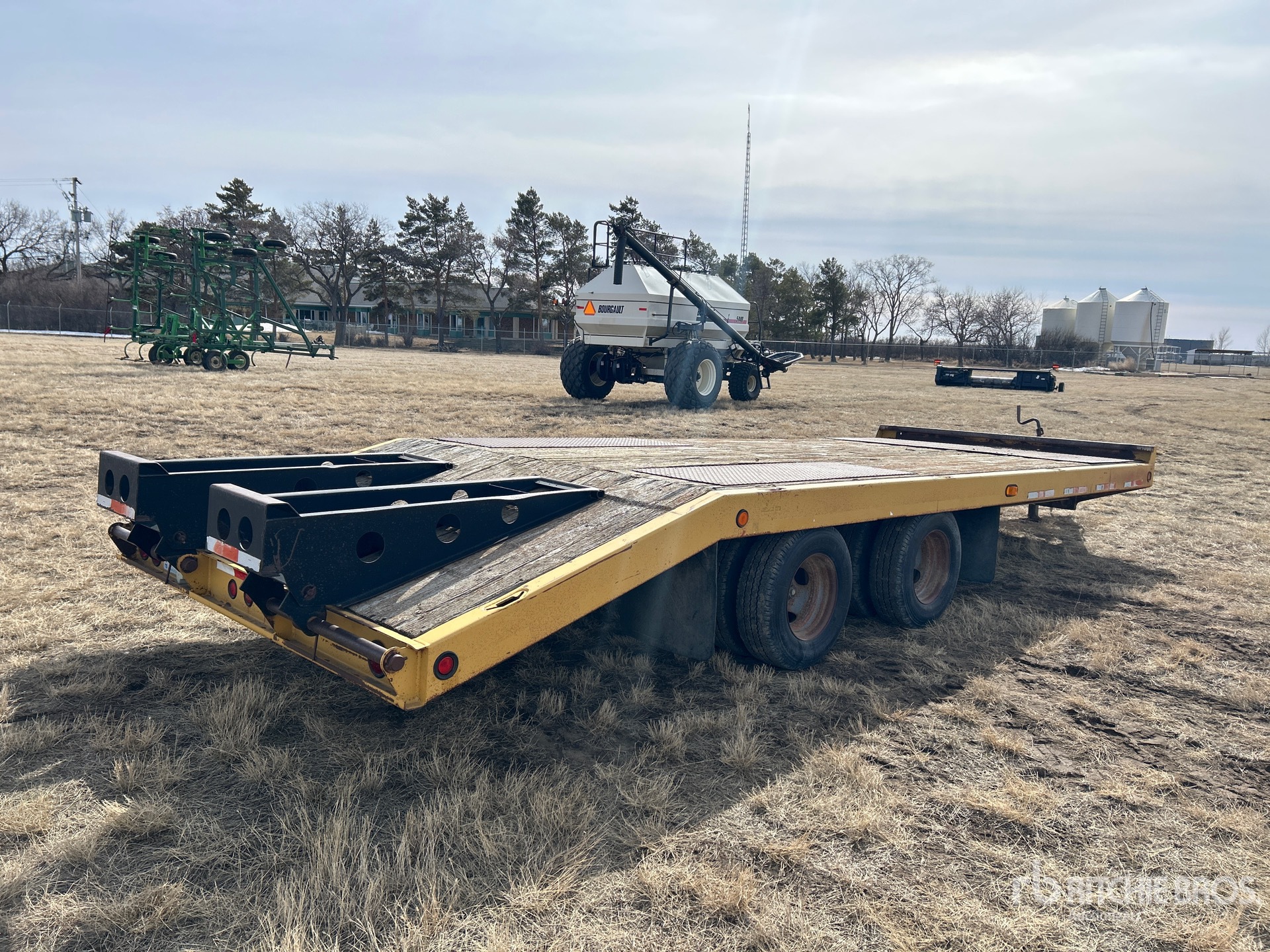 Aspect général with Image, coin arrière droit