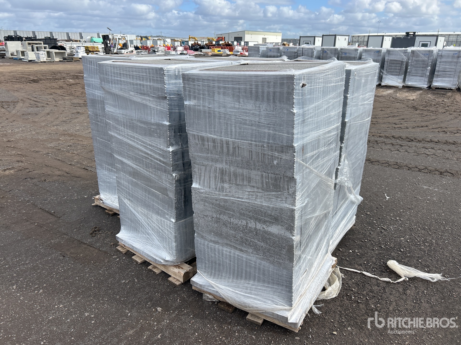 General Appearance with Foto, angolo posteriore sinistro