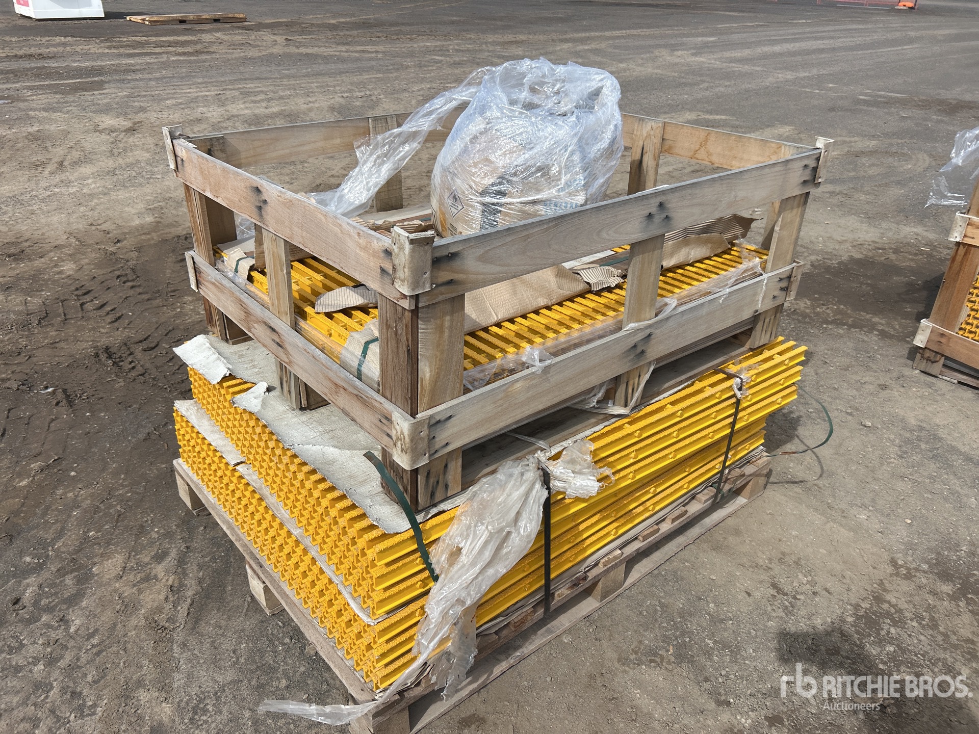 General Appearance with Foto, angolo posteriore sinistro