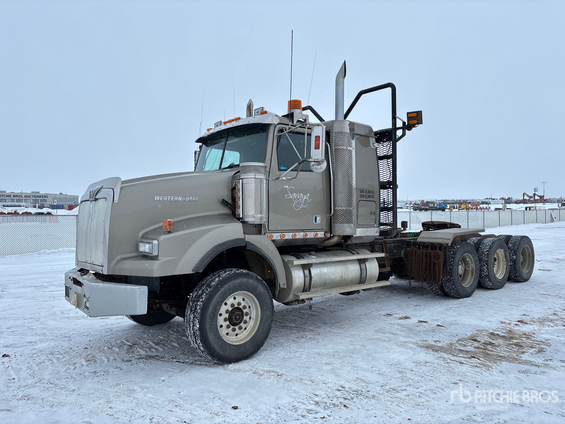 General Appearance with Foto, angolo anteriore sinistro