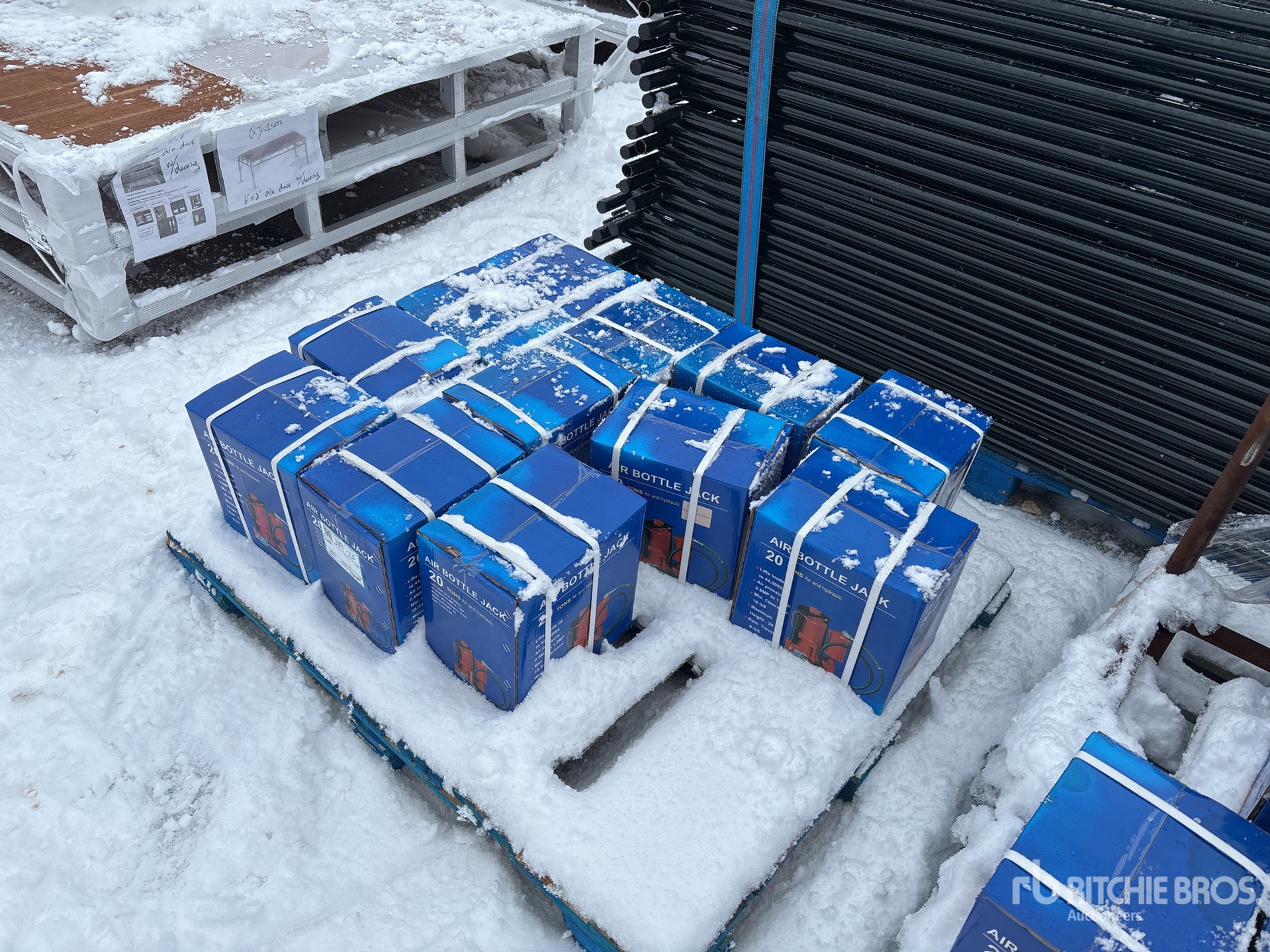 General Appearance with Bild, Ecke vorne links