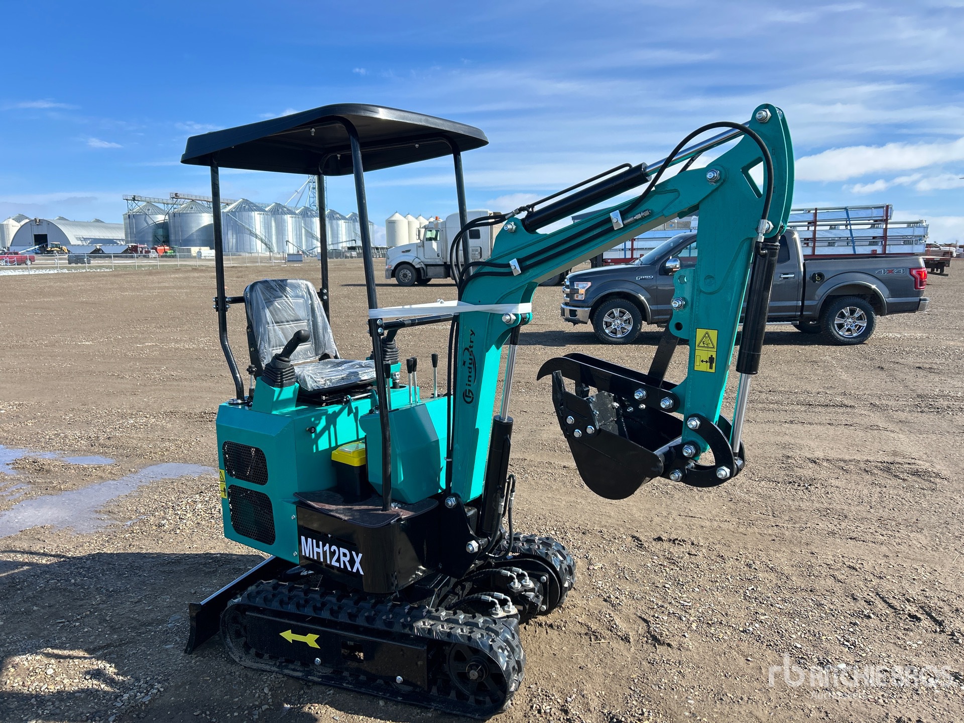 General Appearance with Picture, Right Front Corner