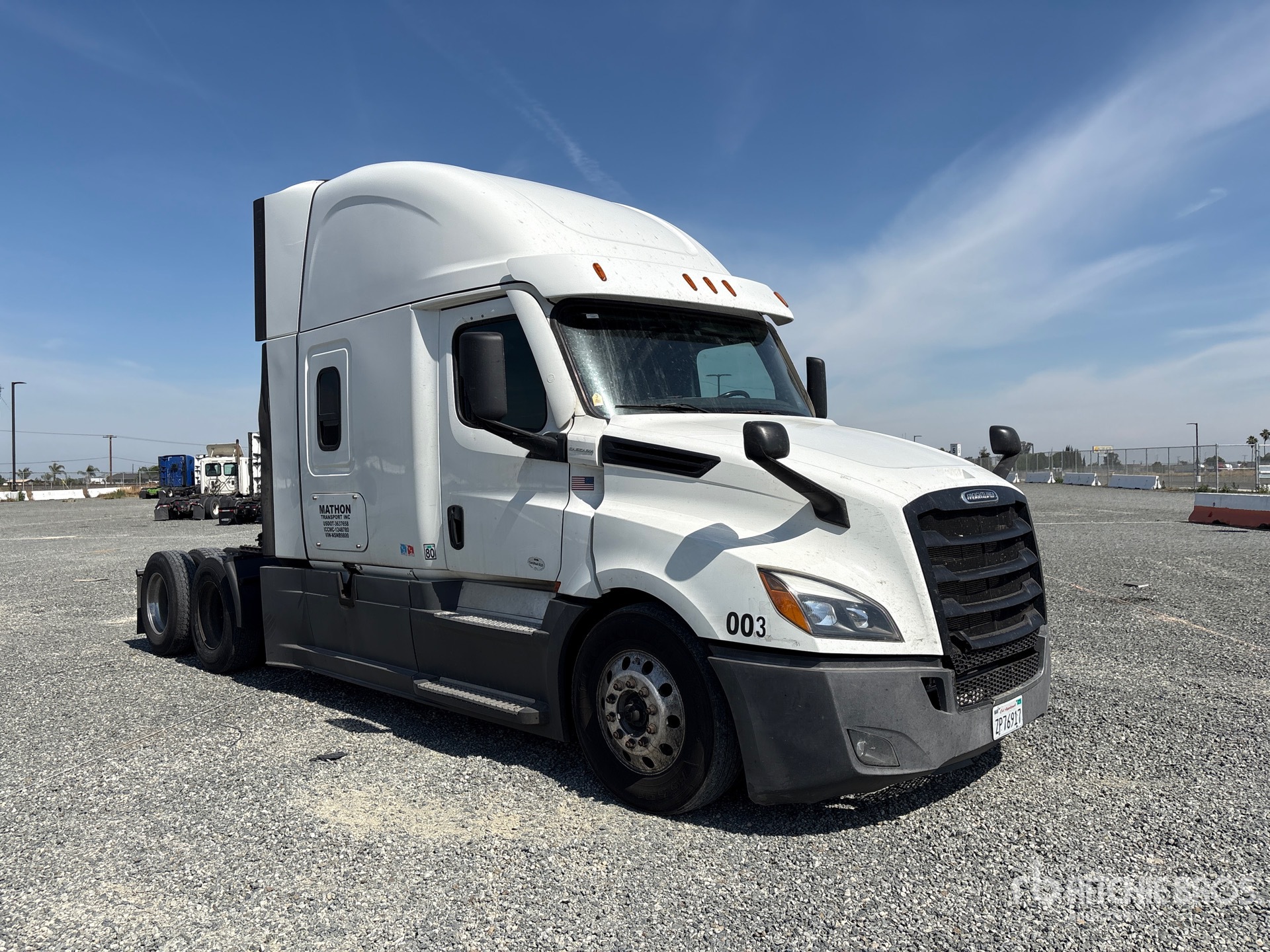 Aspect général with Image, coin avant droit