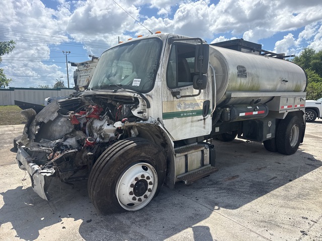 2017 Etnyre 2000 gal on 2017 Freightliner M2 106 4x2 Sealcoat Truck (Inoperable) 2017 Etnyre 2000 gal on 2017 Freightliner M2 106 4x2 Sealcoat Truck (Inoperable)