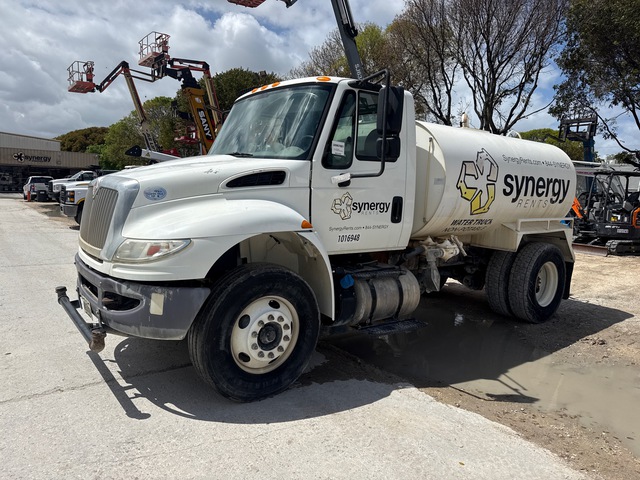 2017 International 4300 2000 gal 4x2 Water Truck