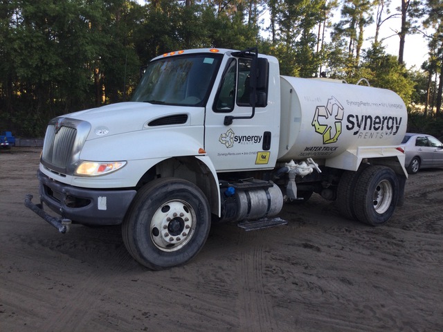 2017 International 4300 2000 gal 4x2 Water Truck