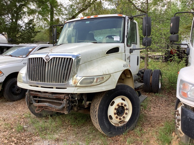 2005 International 4400 Cab and Chassis (Inoperable)