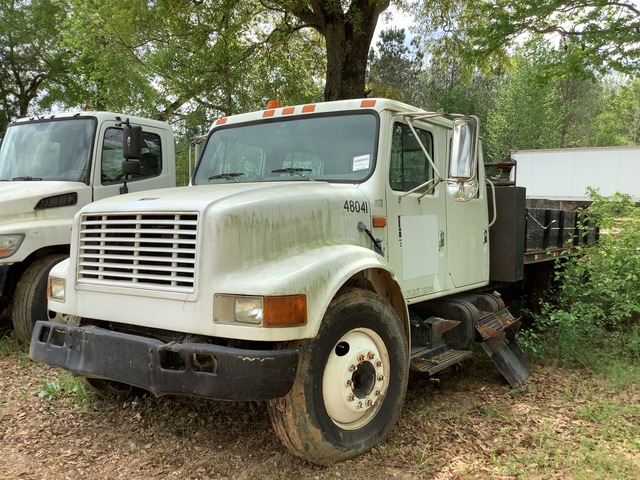 2000 International 4900 Flatbed Truck (Inoperable)