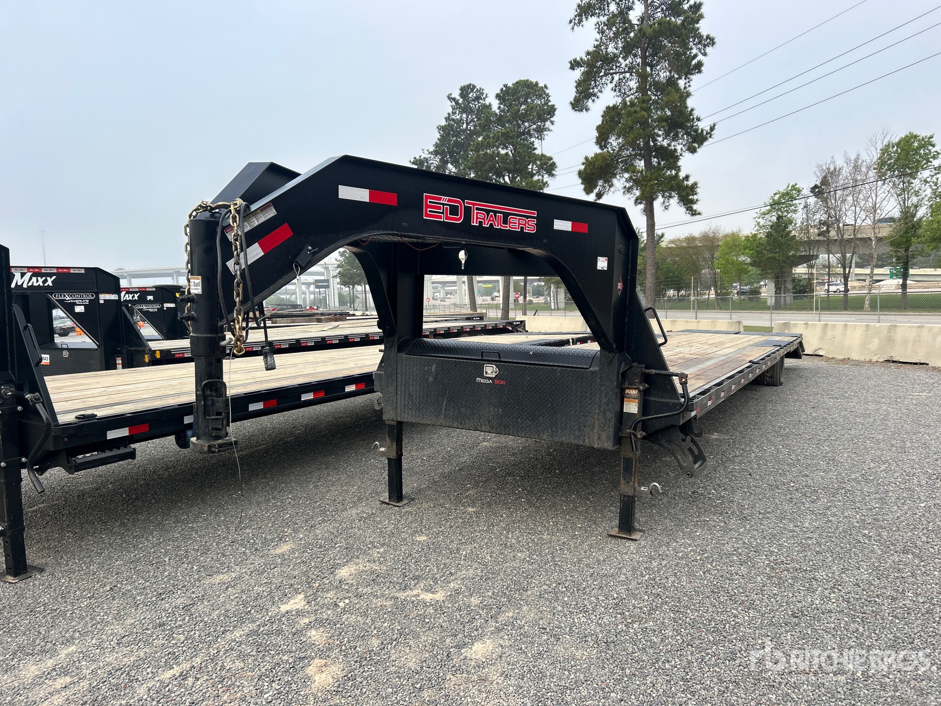 General Appearance with Bild, Ecke vorne links