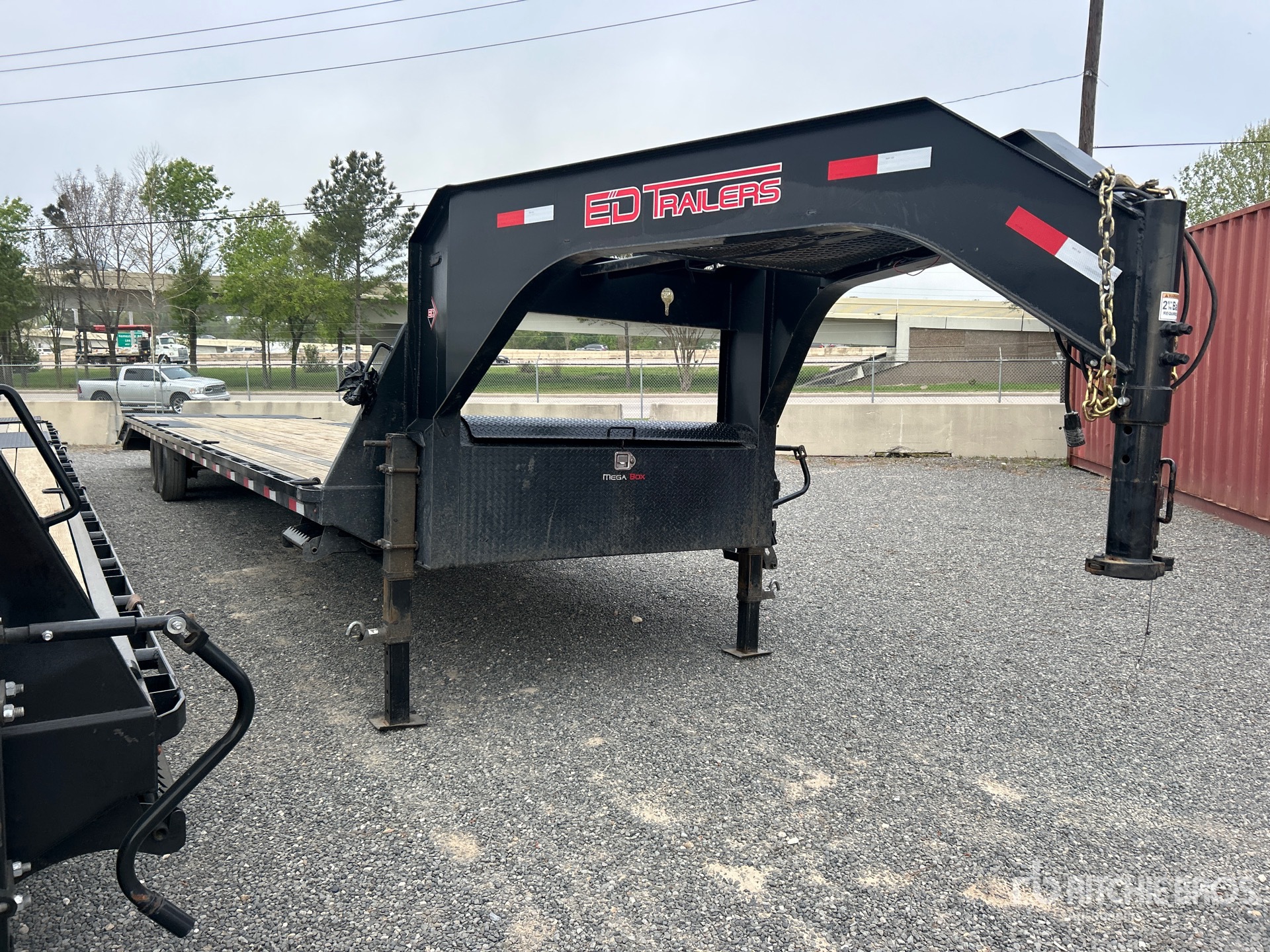 General Appearance with Bild, Ecke vorne rechts