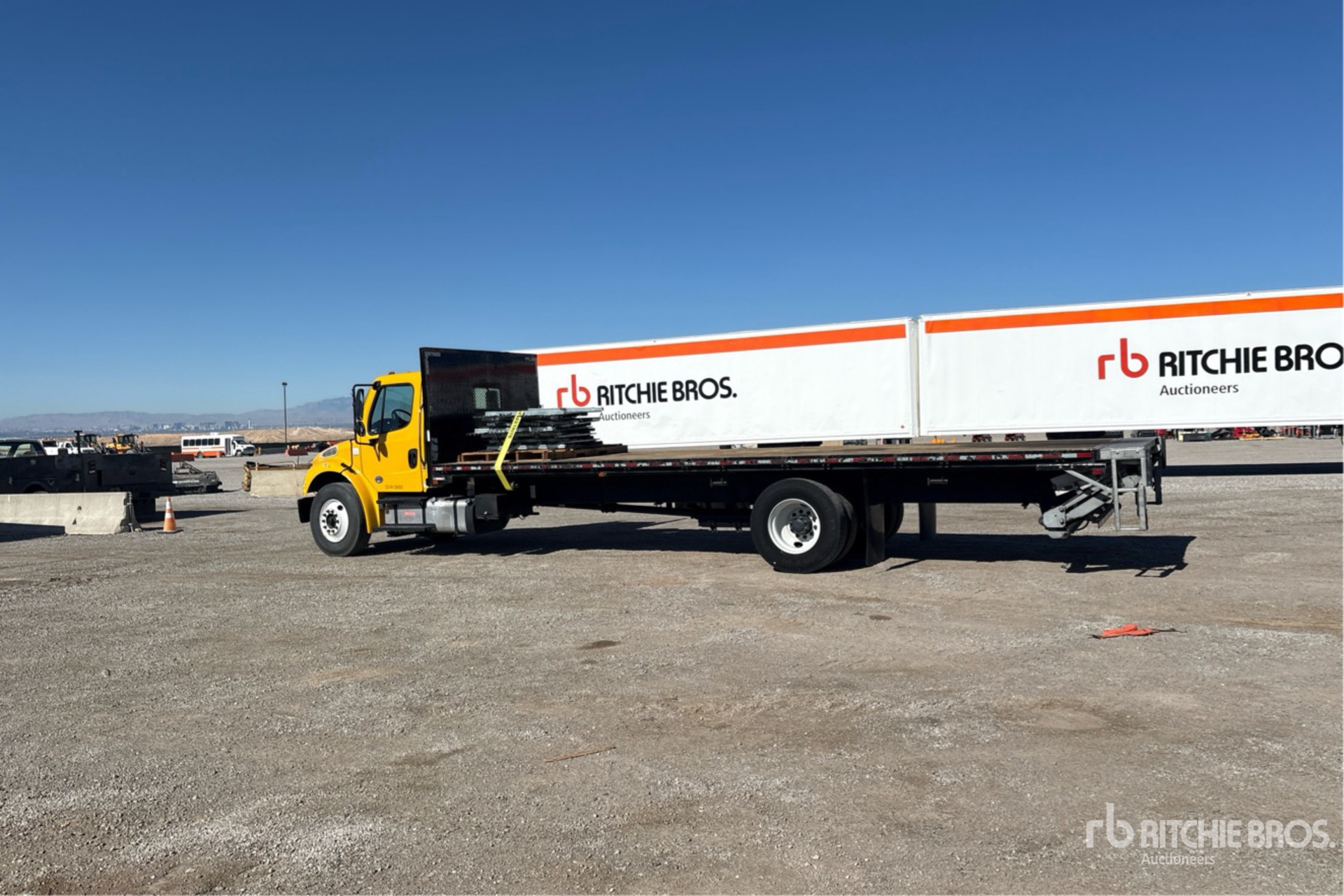 Aspect général with Image, coin arrière gauche