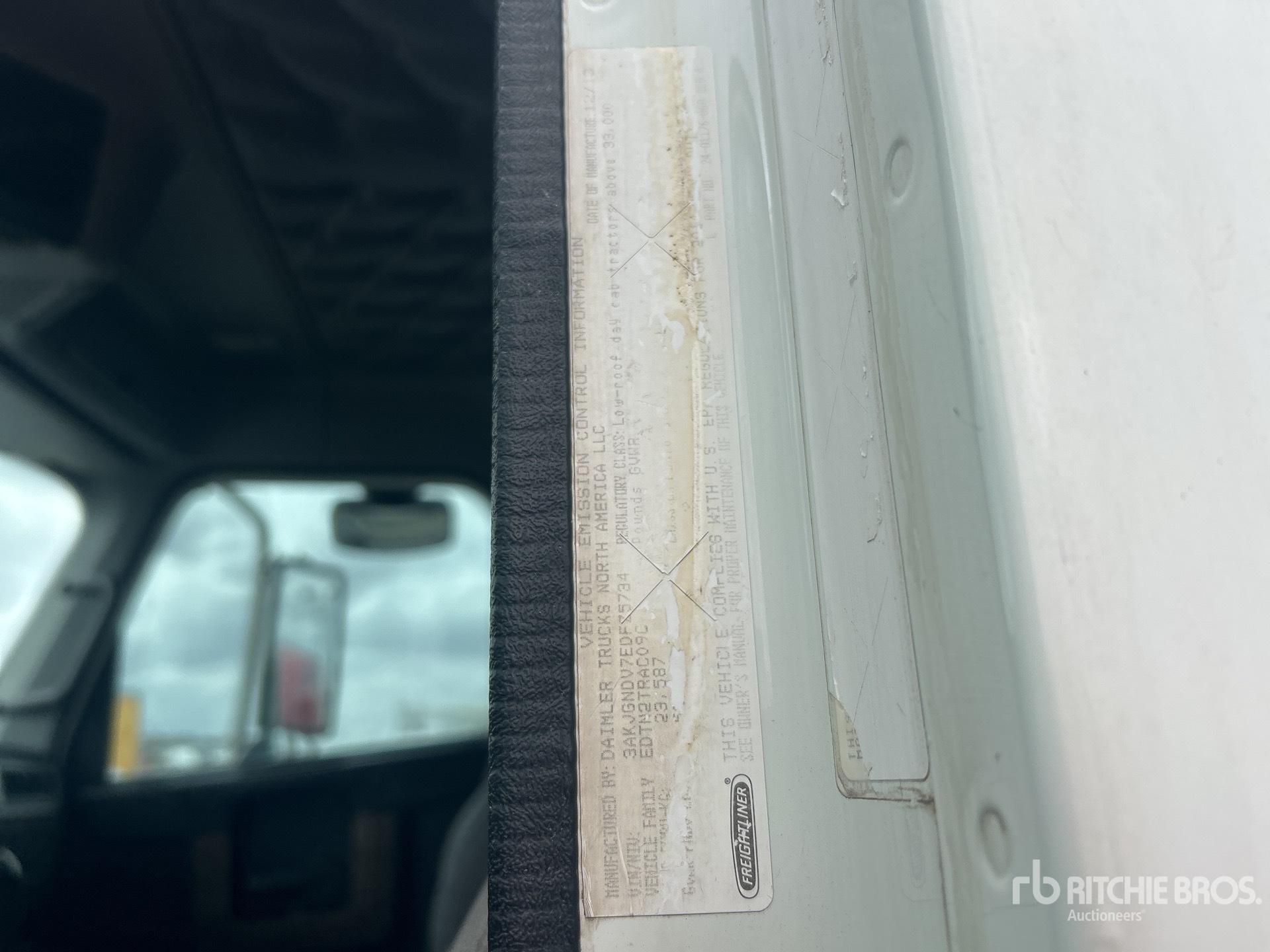 Photo of a 2014 Freightliner CORONADO 122SD
