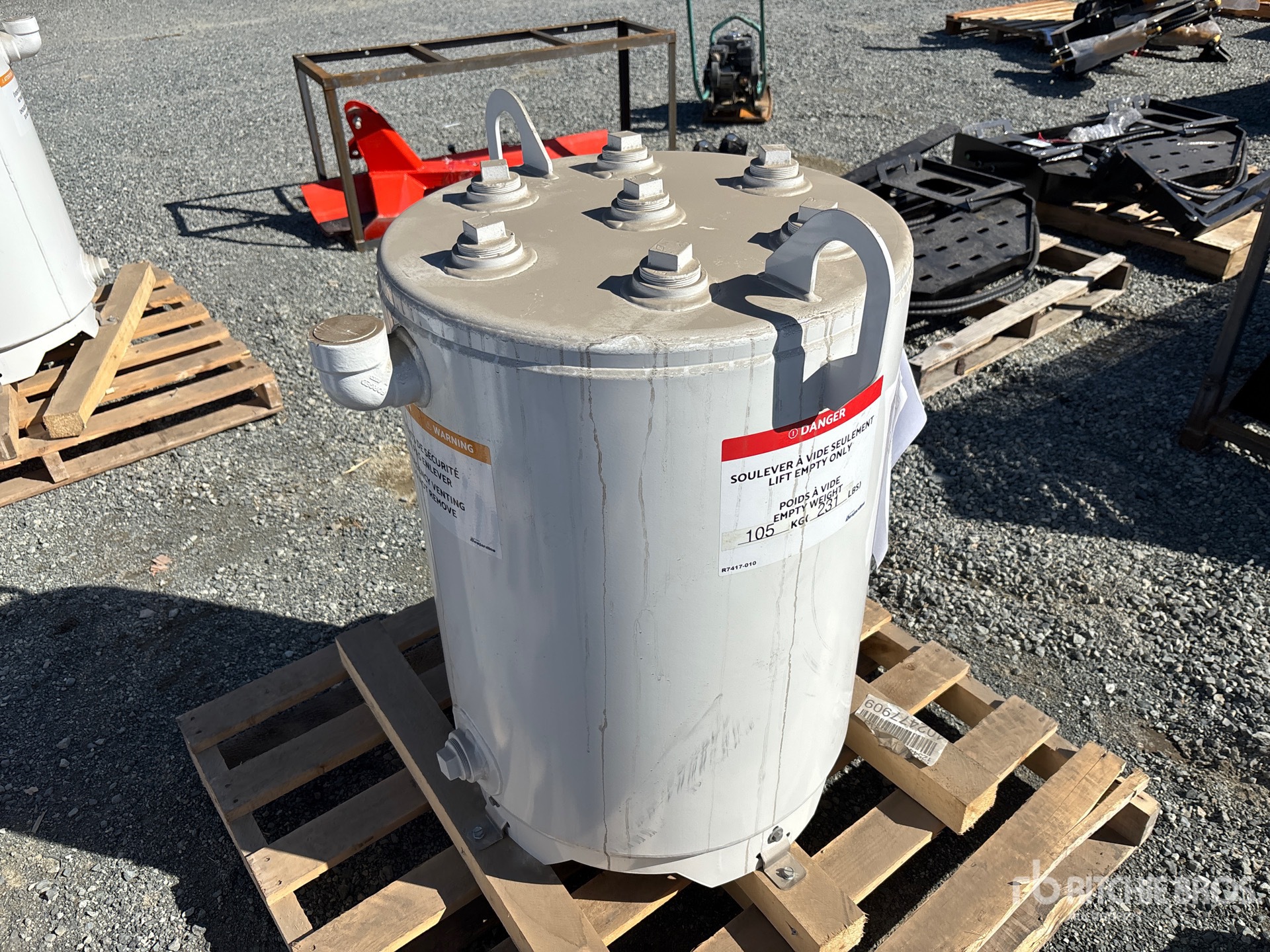 General Appearance with Picture, Right Rear Corner