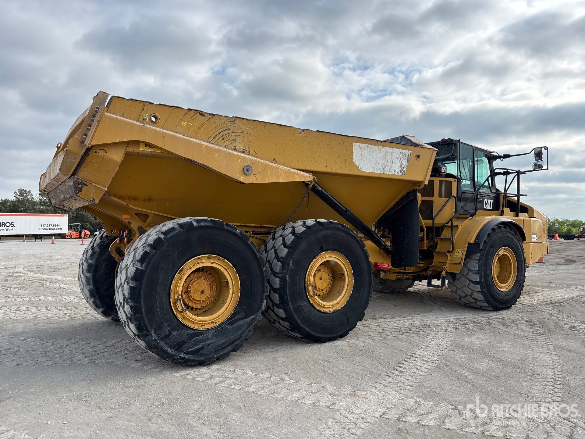 General Appearance with Picture, Right Rear Corner