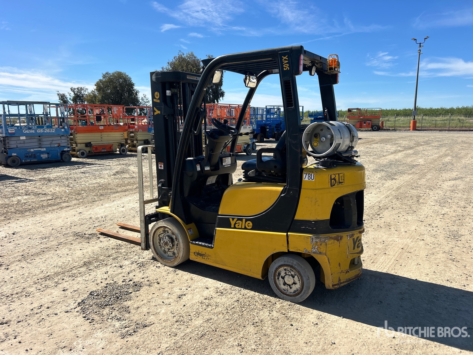 General Appearance with Foto, angolo posteriore sinistro