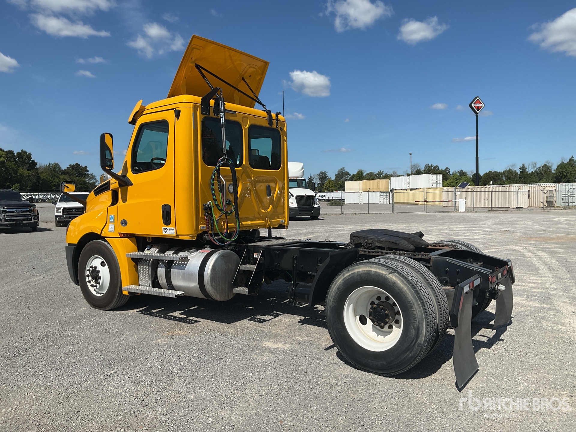 Aspect général with Image, coin arrière gauche