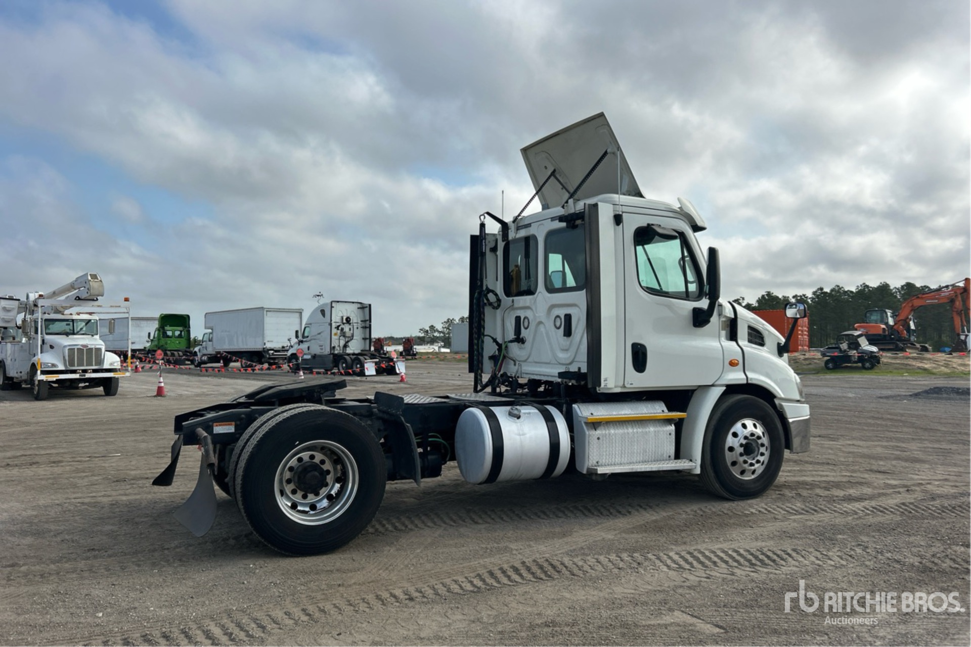 Aspect général with Image, coin arrière droit