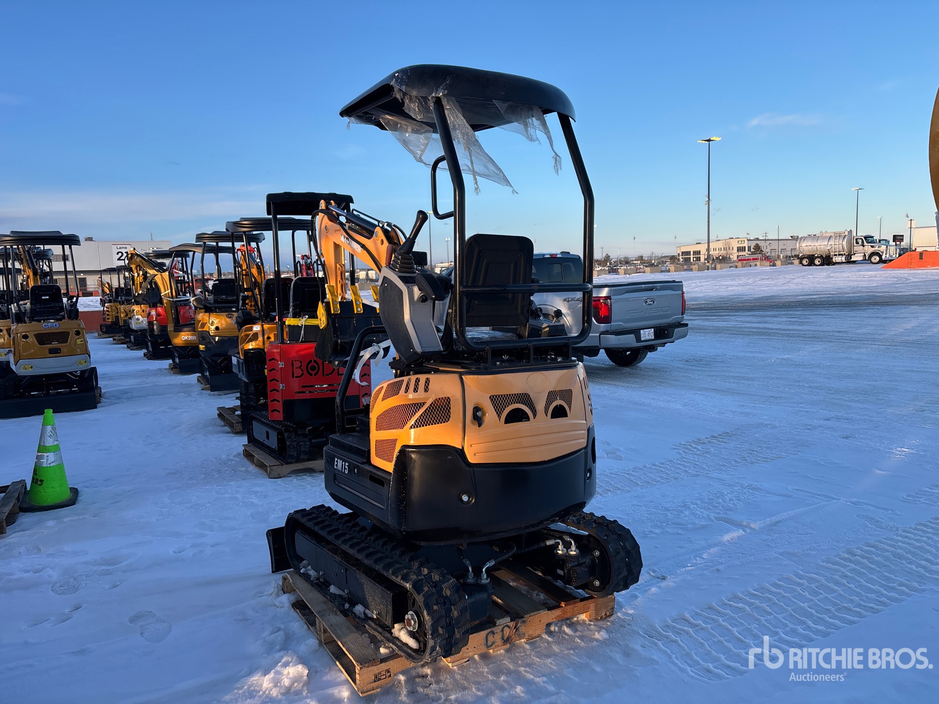 General Appearance with Foto, angolo posteriore sinistro