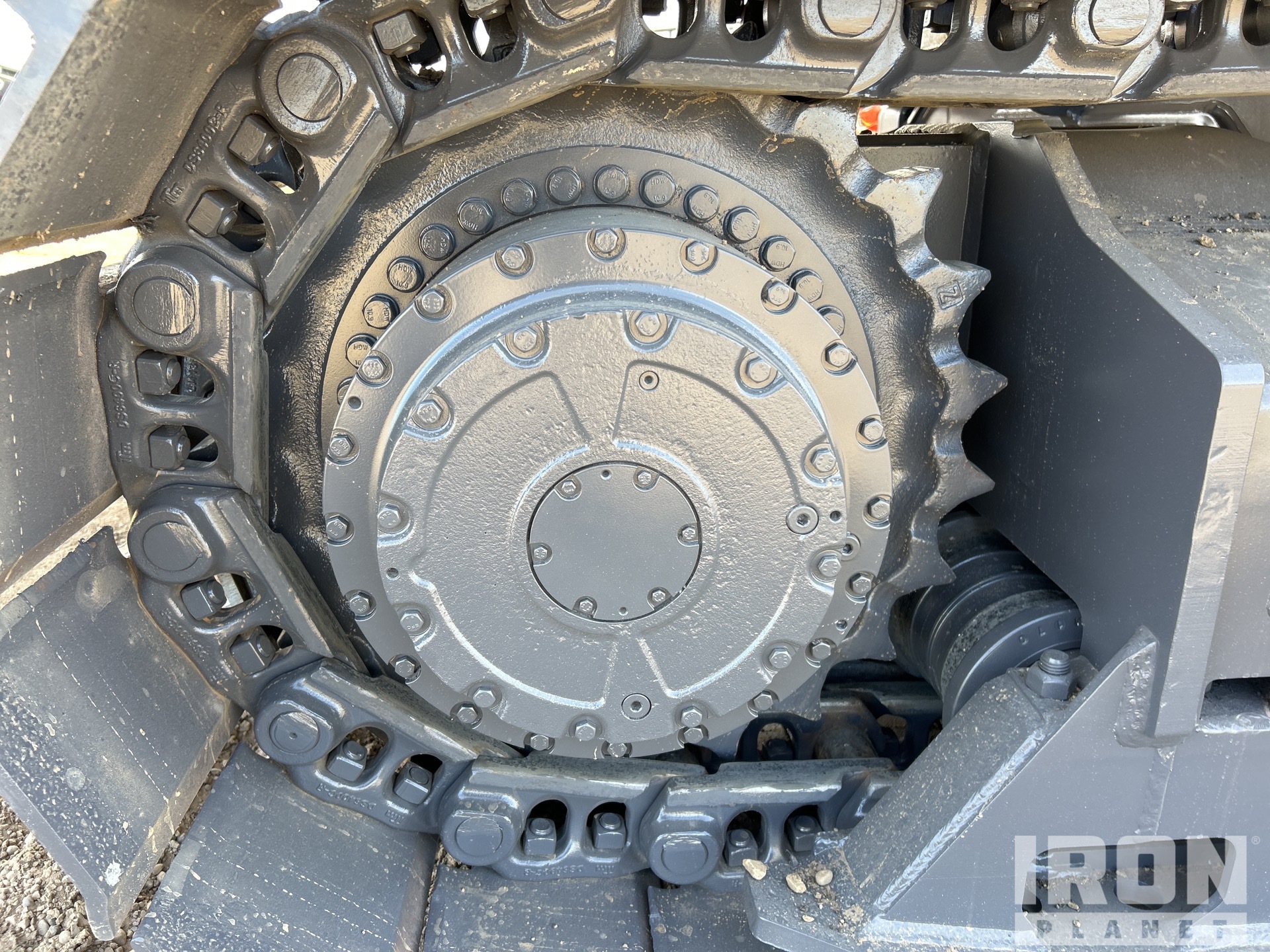 Drivetrain with Left Final Drive
