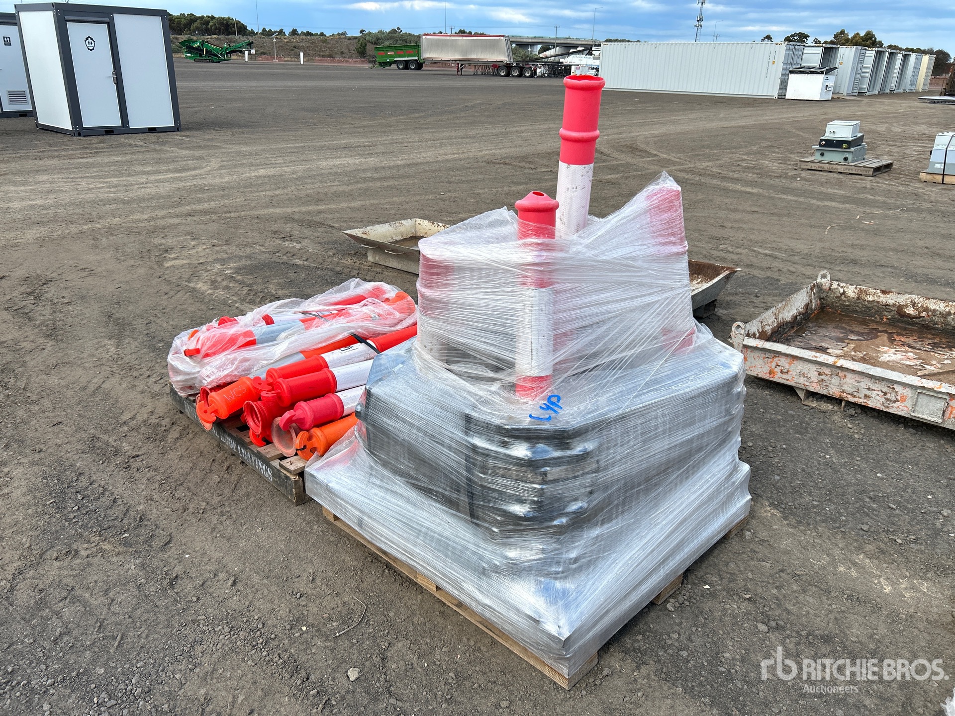 General Appearance with Foto, angolo posteriore sinistro