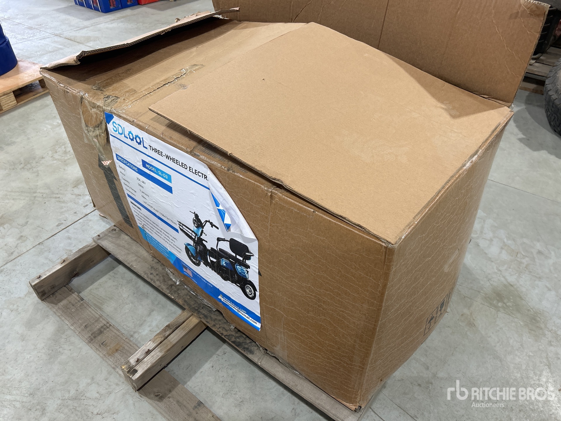 General Appearance with Picture, Left Front Corner