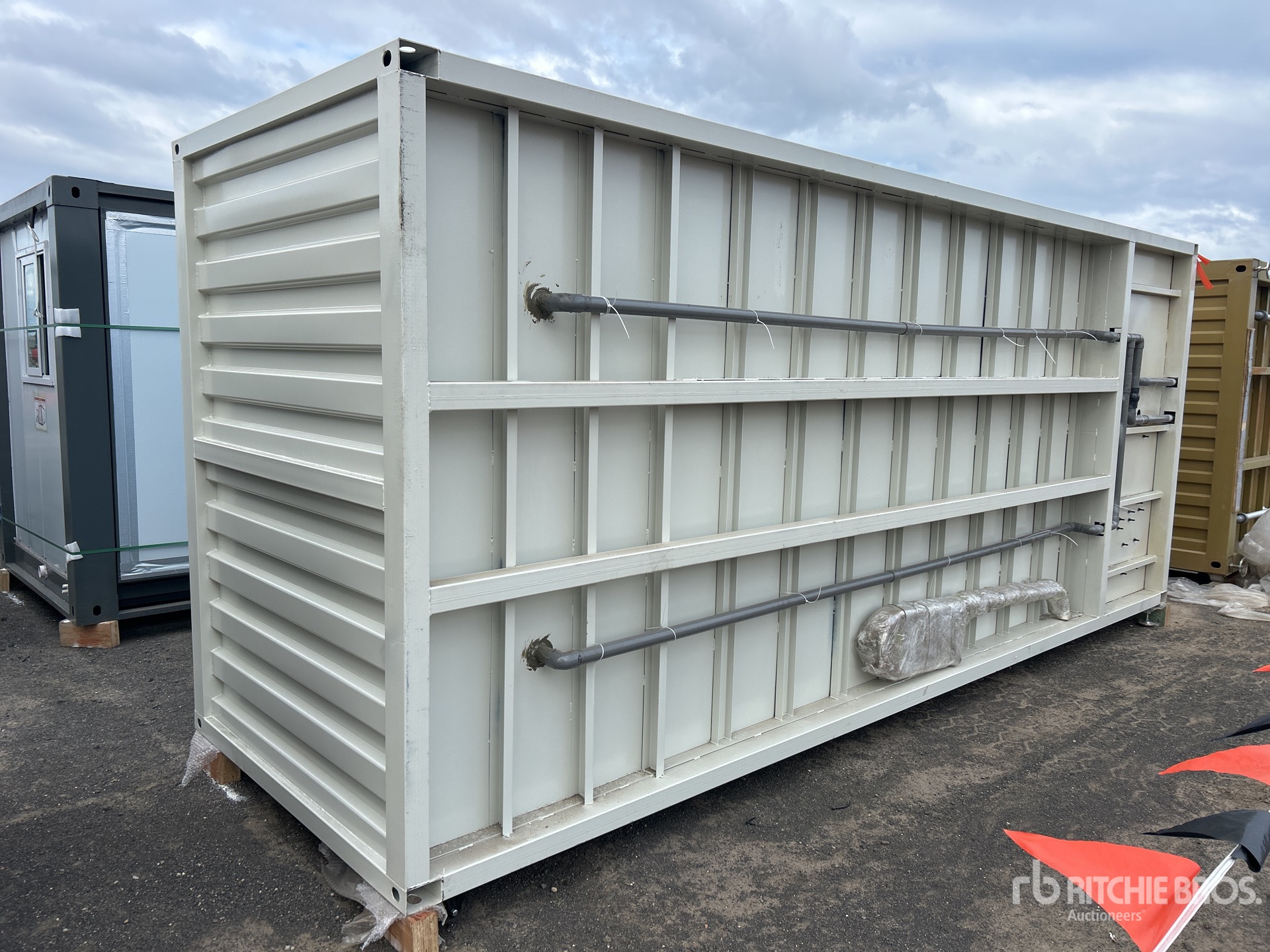 General Appearance with Foto, angolo posteriore sinistro