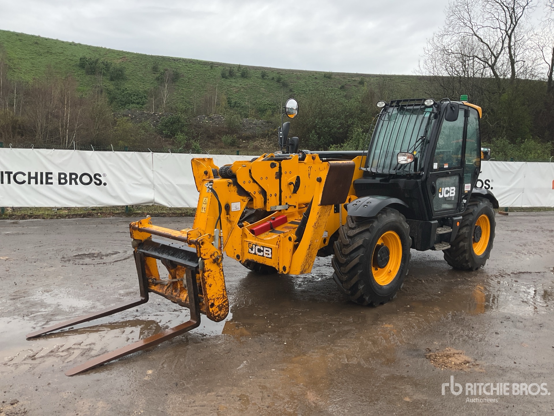 General Appearance with Picture, Left Front Corner