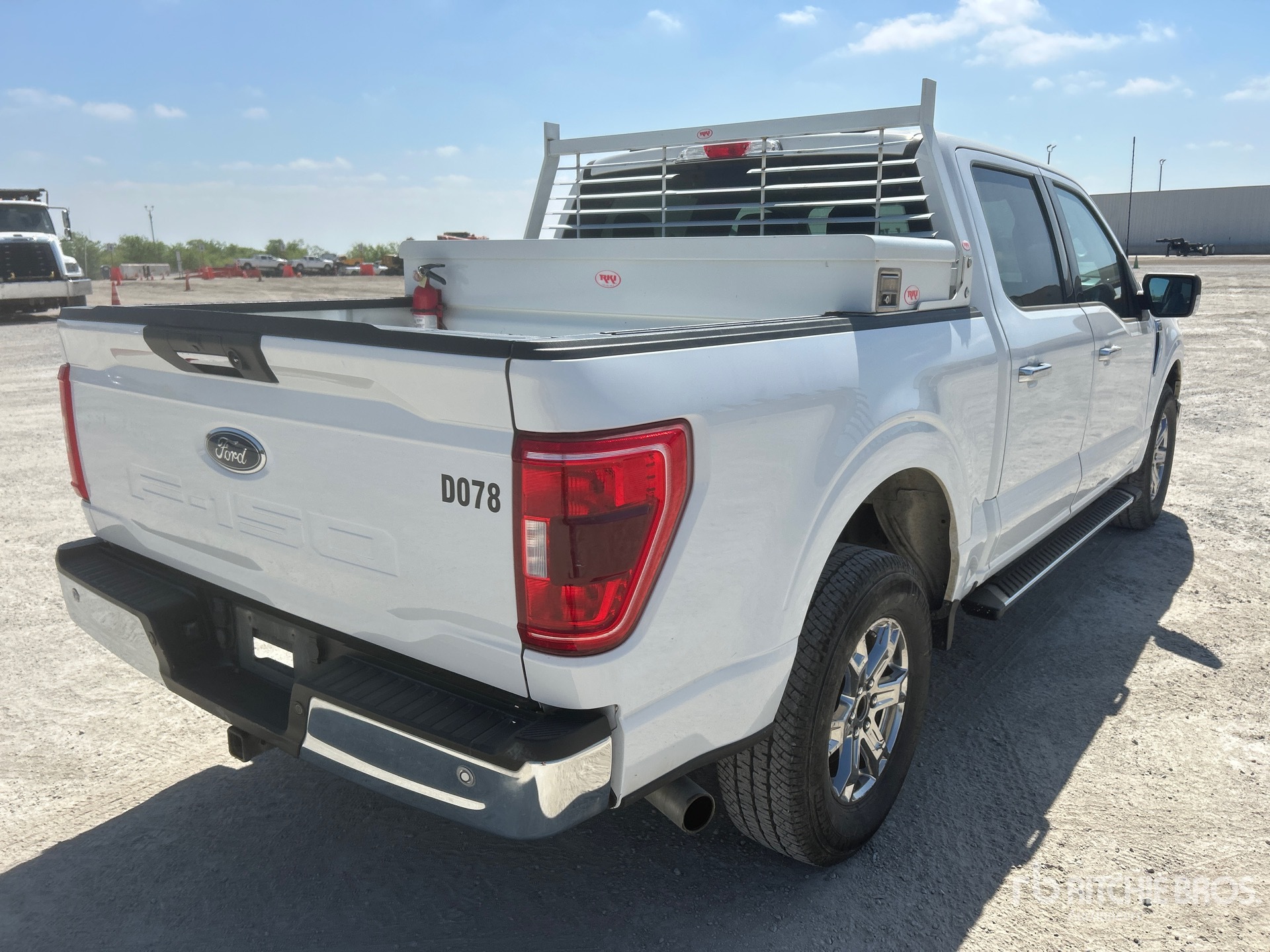 General Appearance with Picture, Right Rear Corner