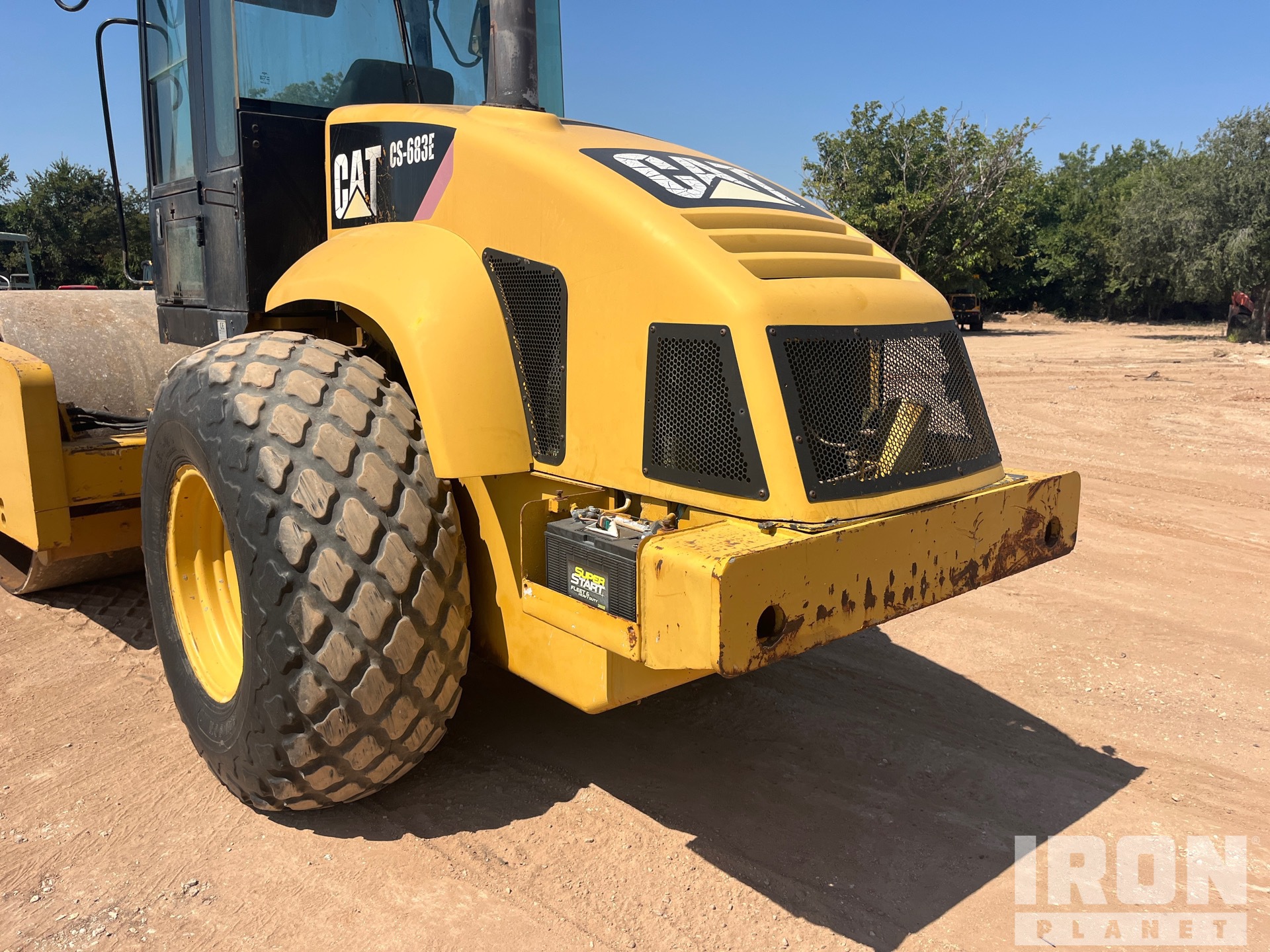 Photo of a 2001 Caterpillar CS-683E
