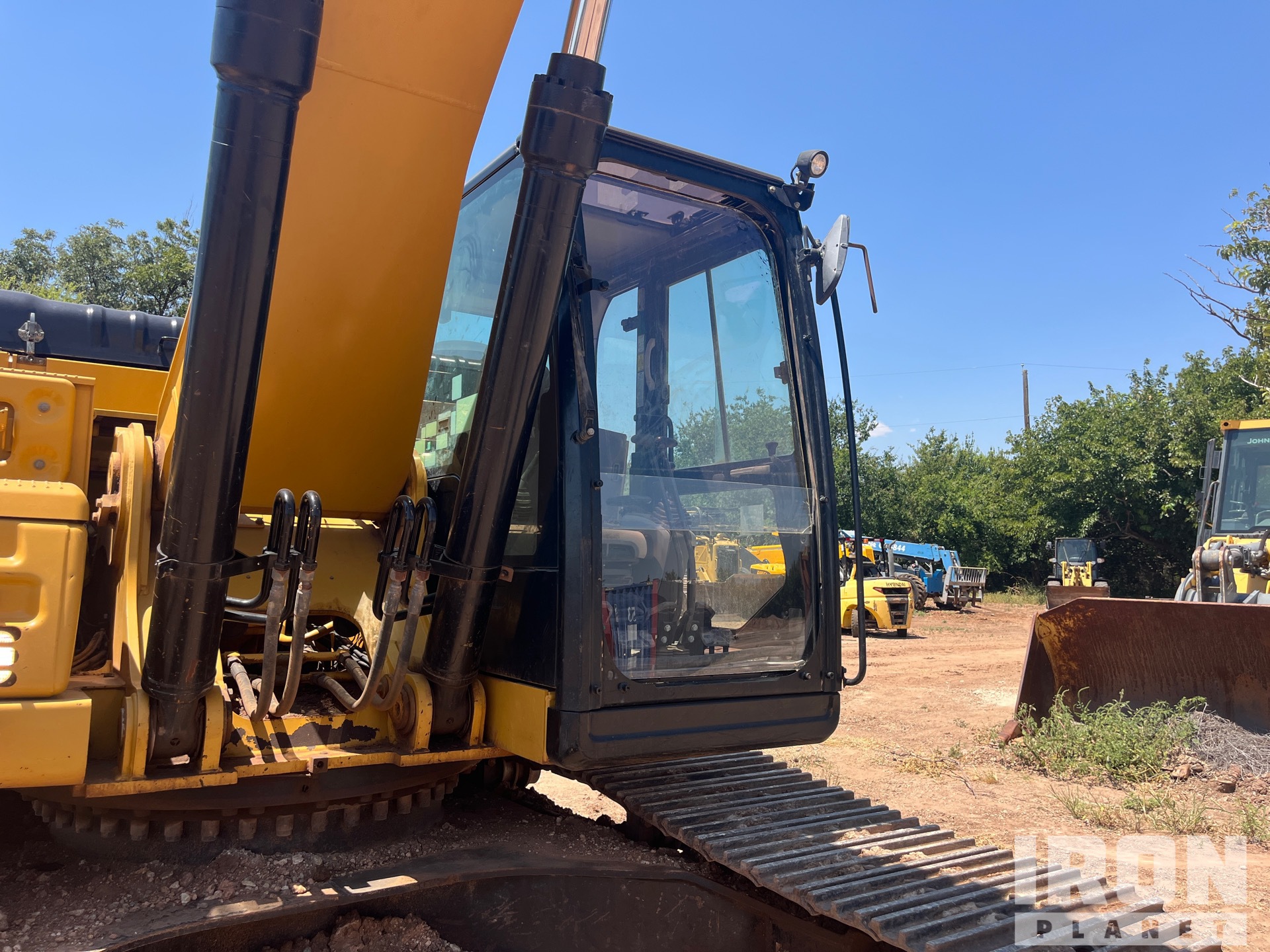 2018 Caterpillar 330F L