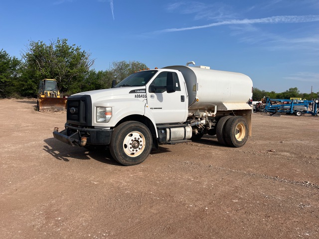 2016 Ford F-750 2000 gal 4x2 Water Truck