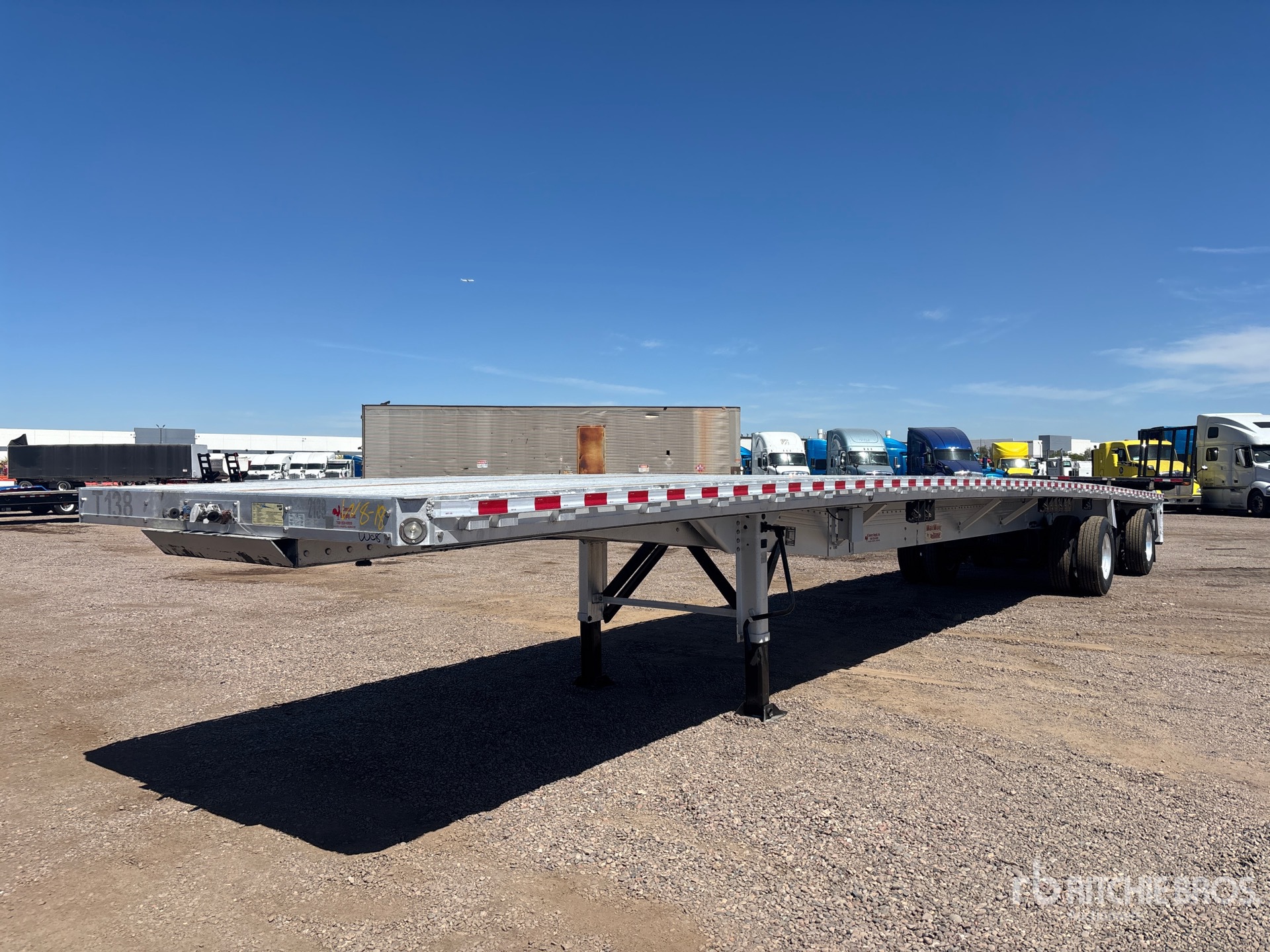 2017 Reitnouer 53 ft T/A Spread Axle