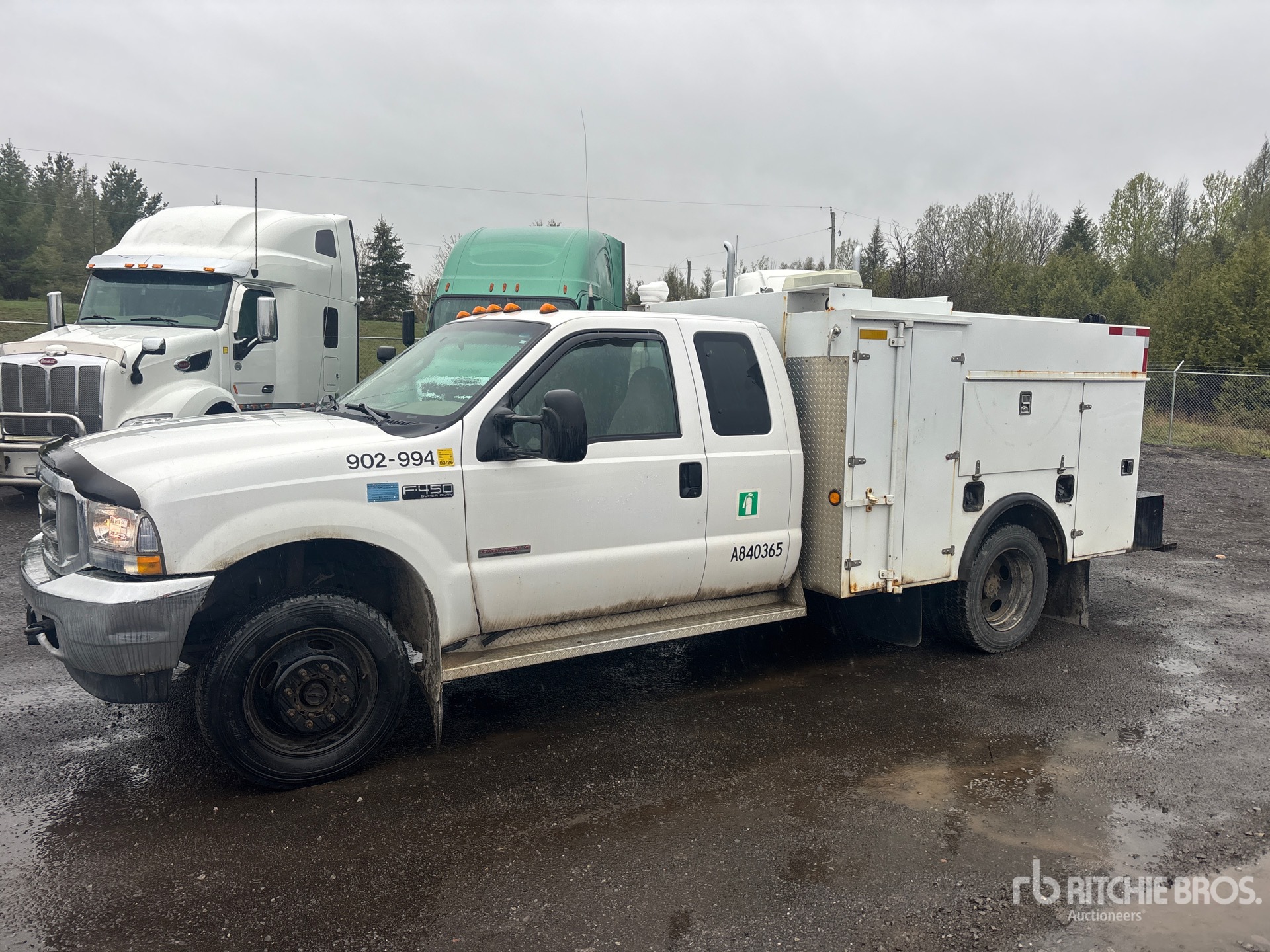 Photo of a 2004 Ford F-450