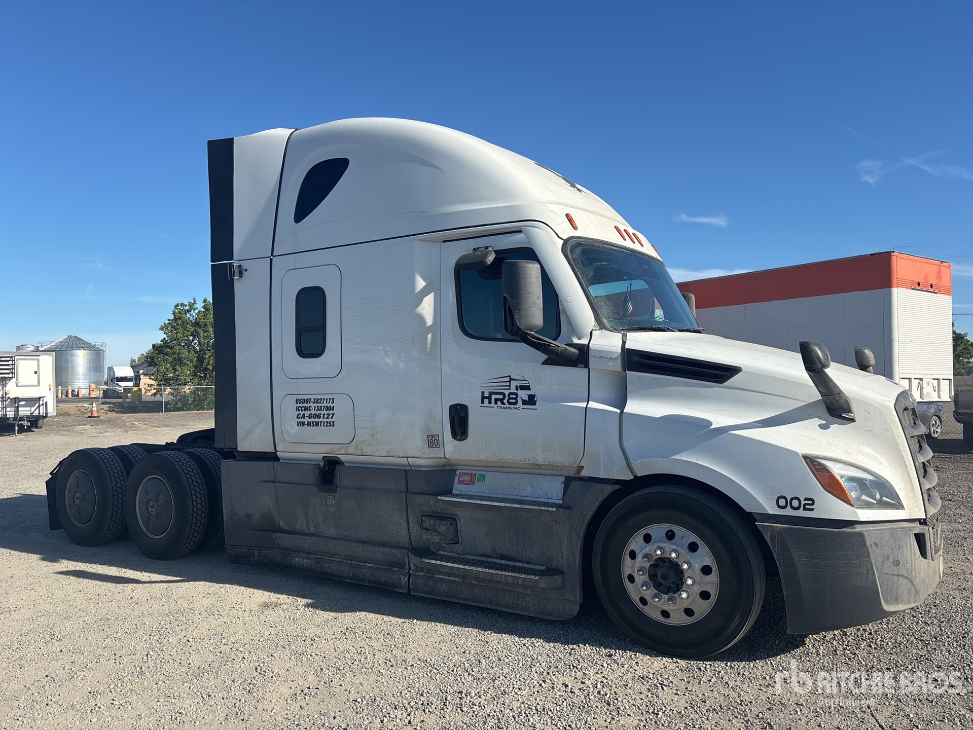 General Appearance with Image, coin avant droit