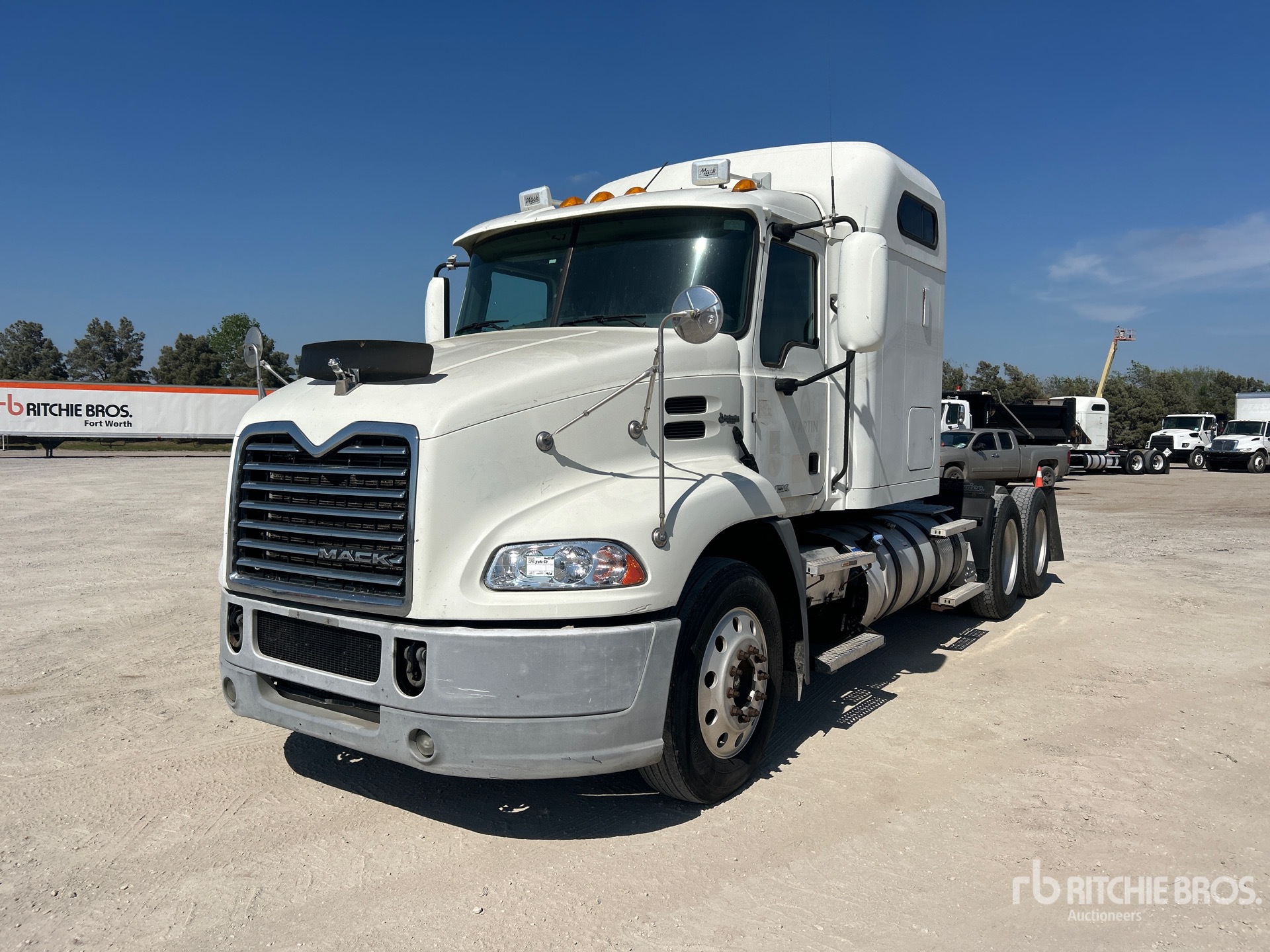 General Appearance with Foto, angolo anteriore sinistro