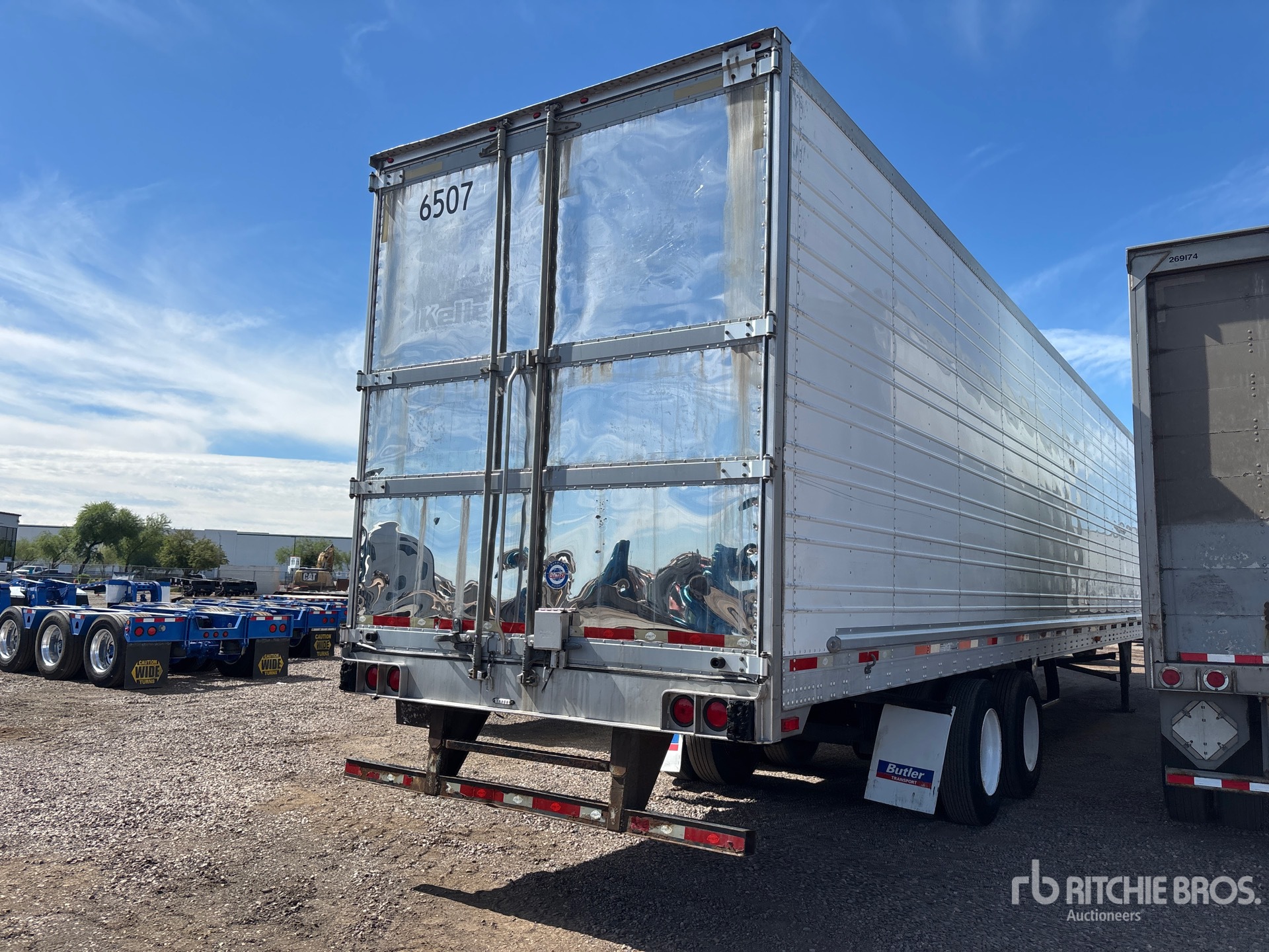 Aspect général with Image, coin arrière droit