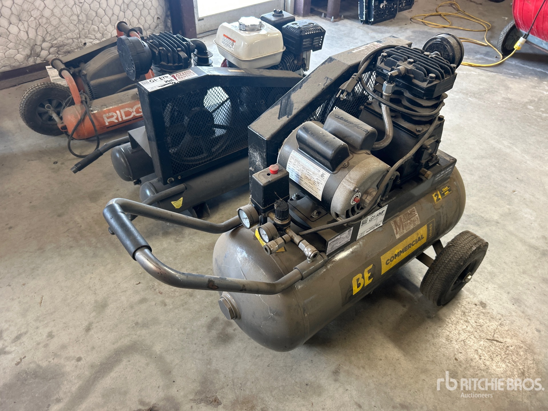 General Appearance with Bild, Ecke vorne links