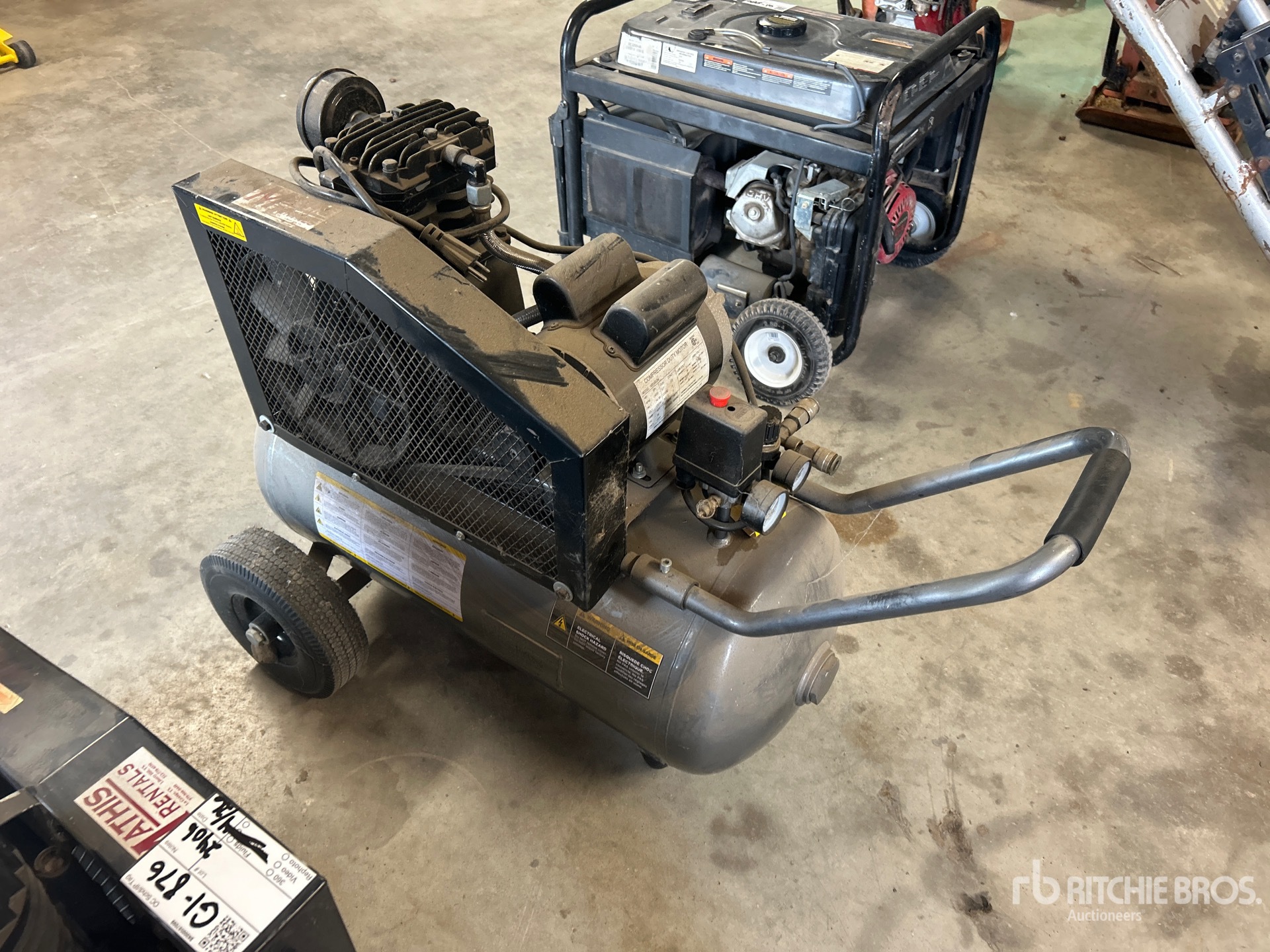 General Appearance with Bild, Ecke vorne rechts