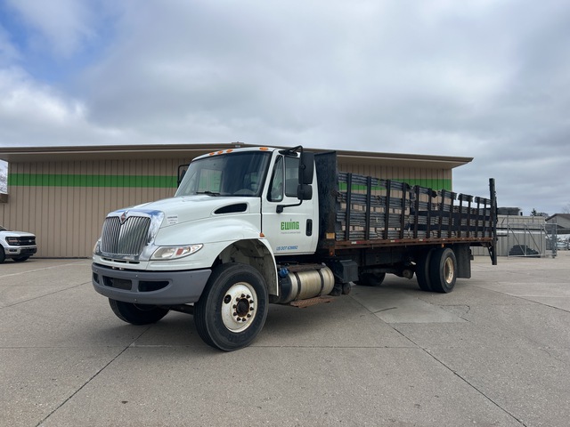 2016 International 4300 4x2 Flatbed Truck