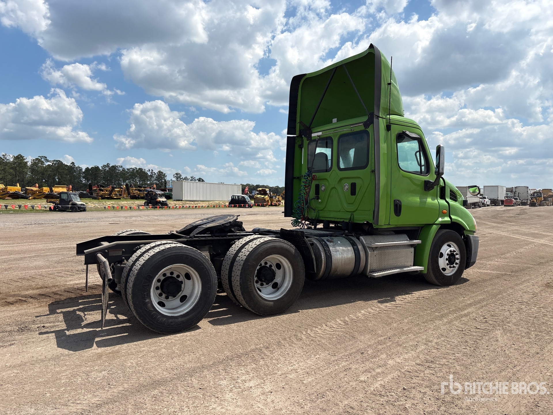 General Appearance with Imagen: esquina trasera derecha