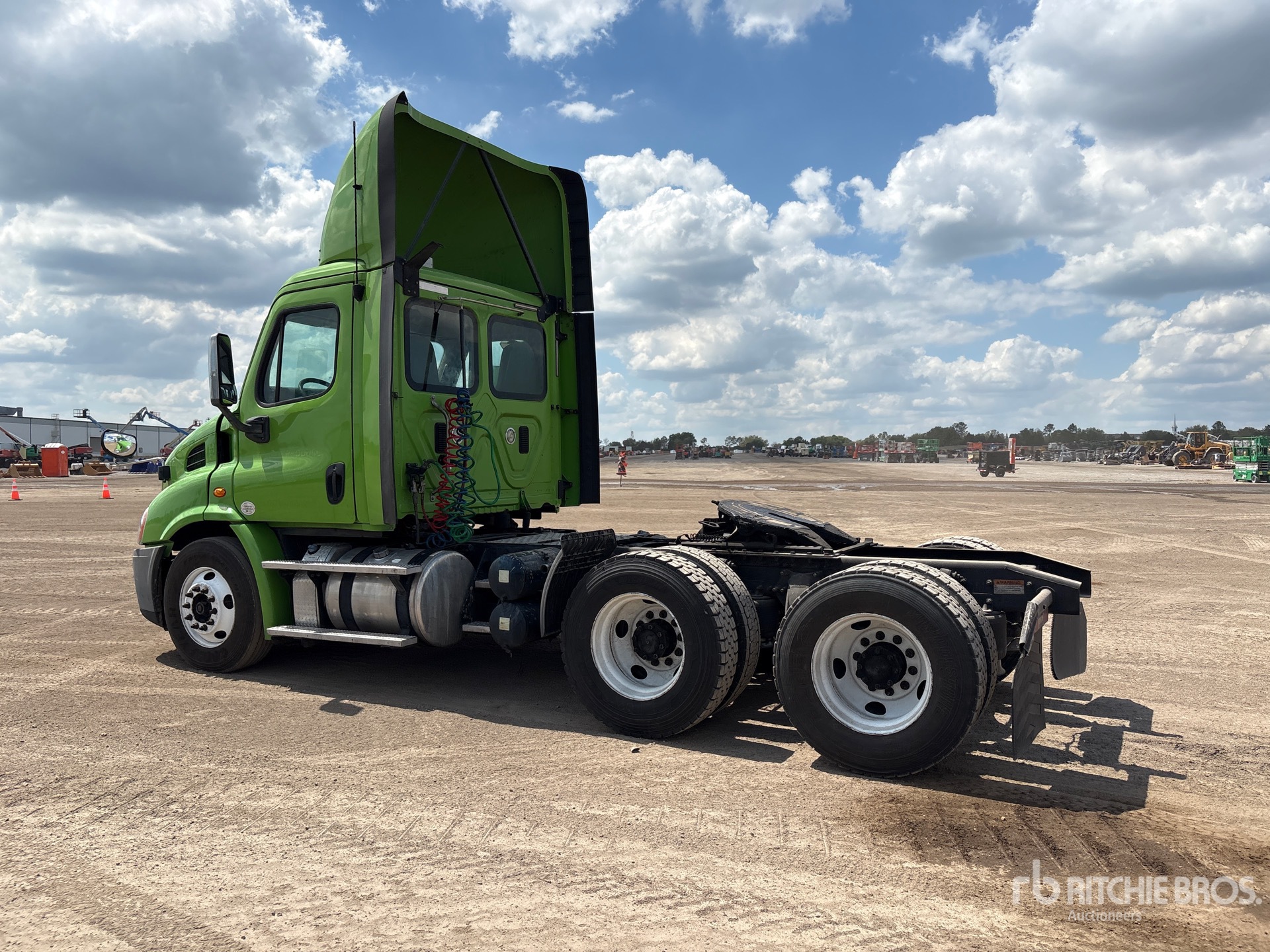 General Appearance with Imagen: esquina trasera izquierda