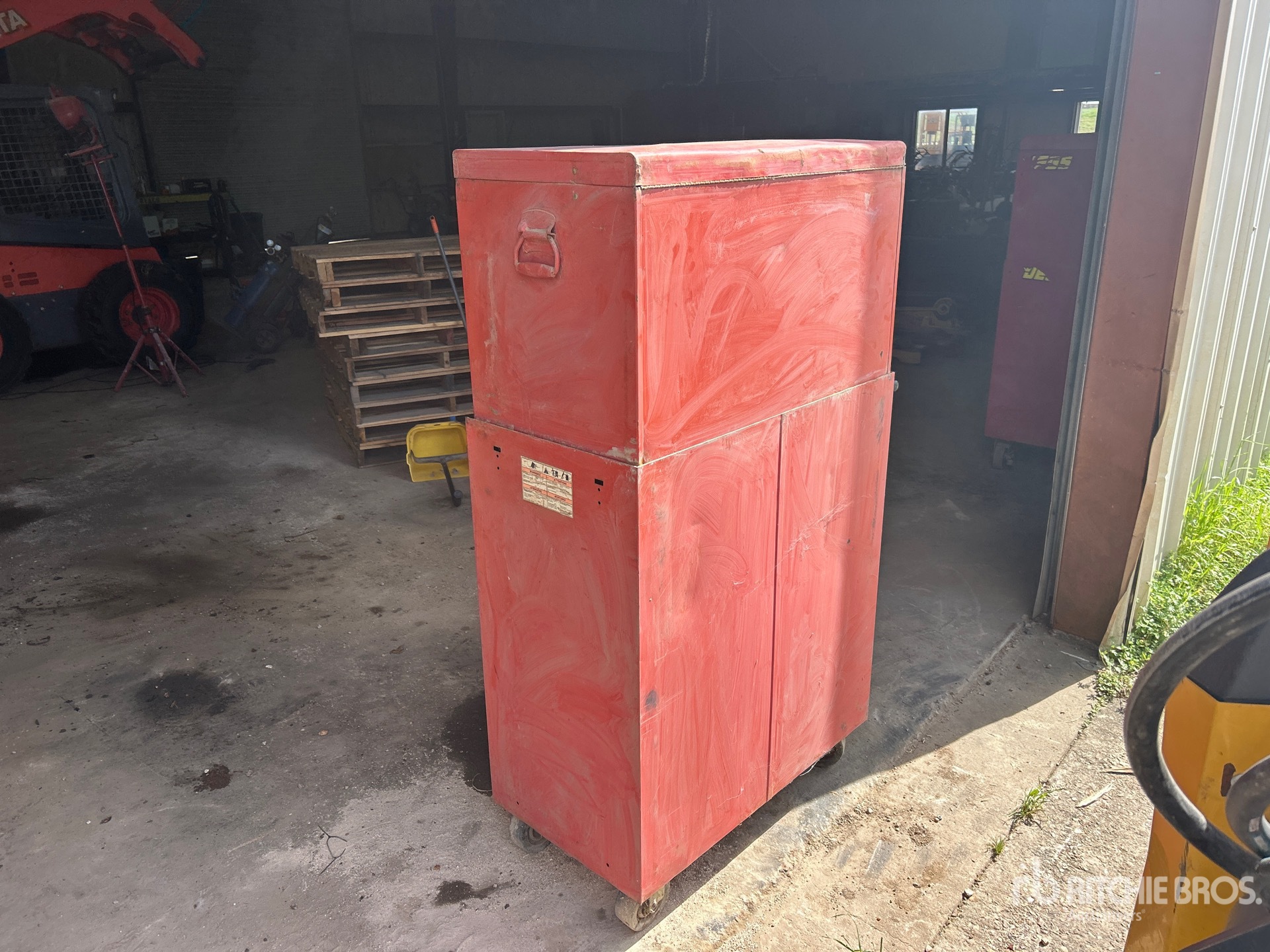 General Appearance with Foto, angolo posteriore sinistro