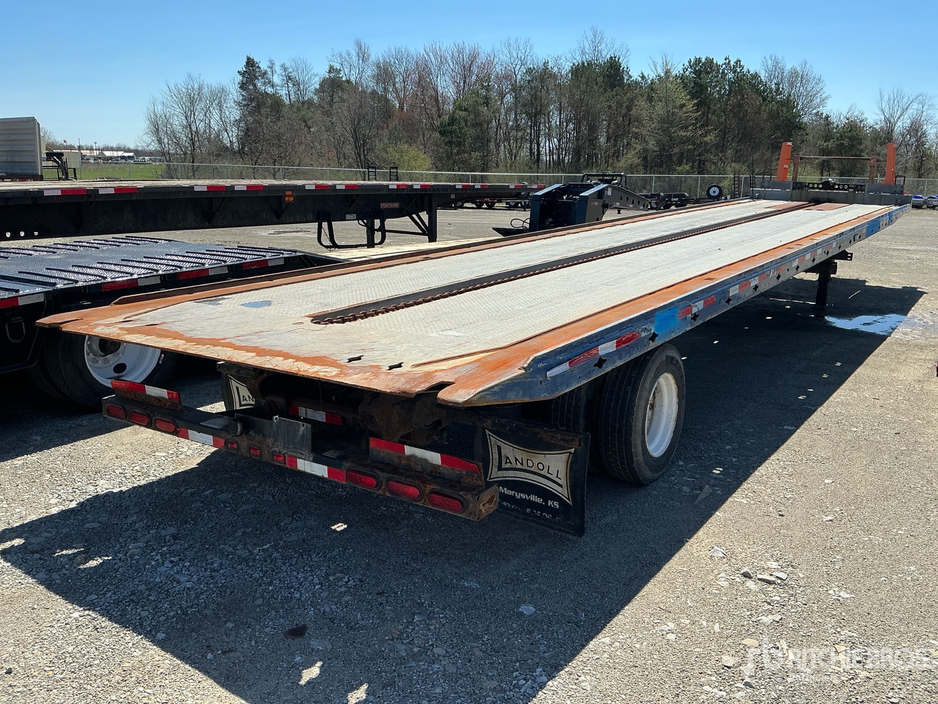 Aspect général with Image, coin arrière droit