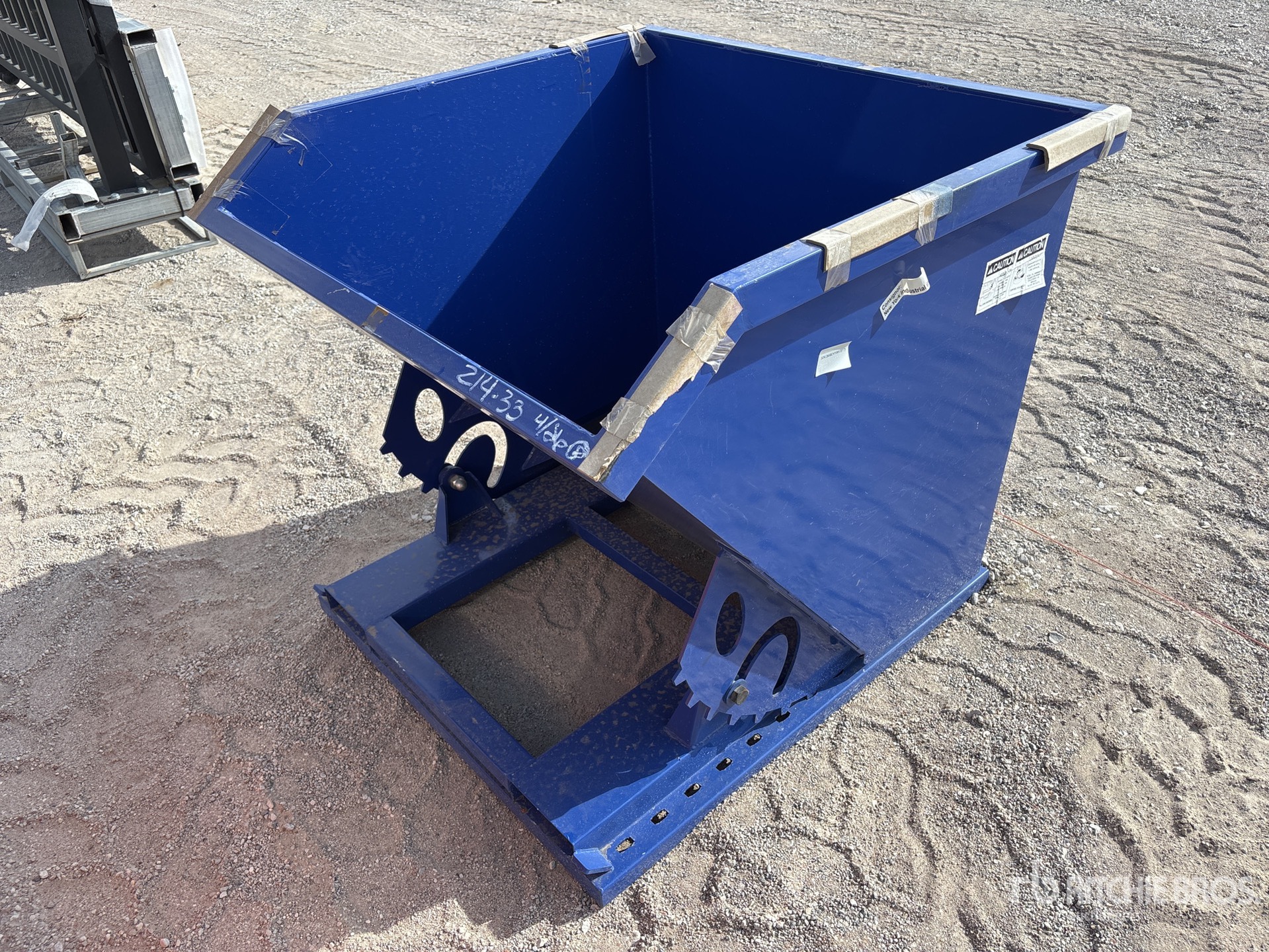 General Appearance with Bild, Ecke vorne links